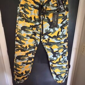 Cover Girl NWT Women’s Jeans - Camouflage - Size 14W - Very Cute!